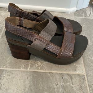 OTBT INDIO Pewter platform Shoes size 9M